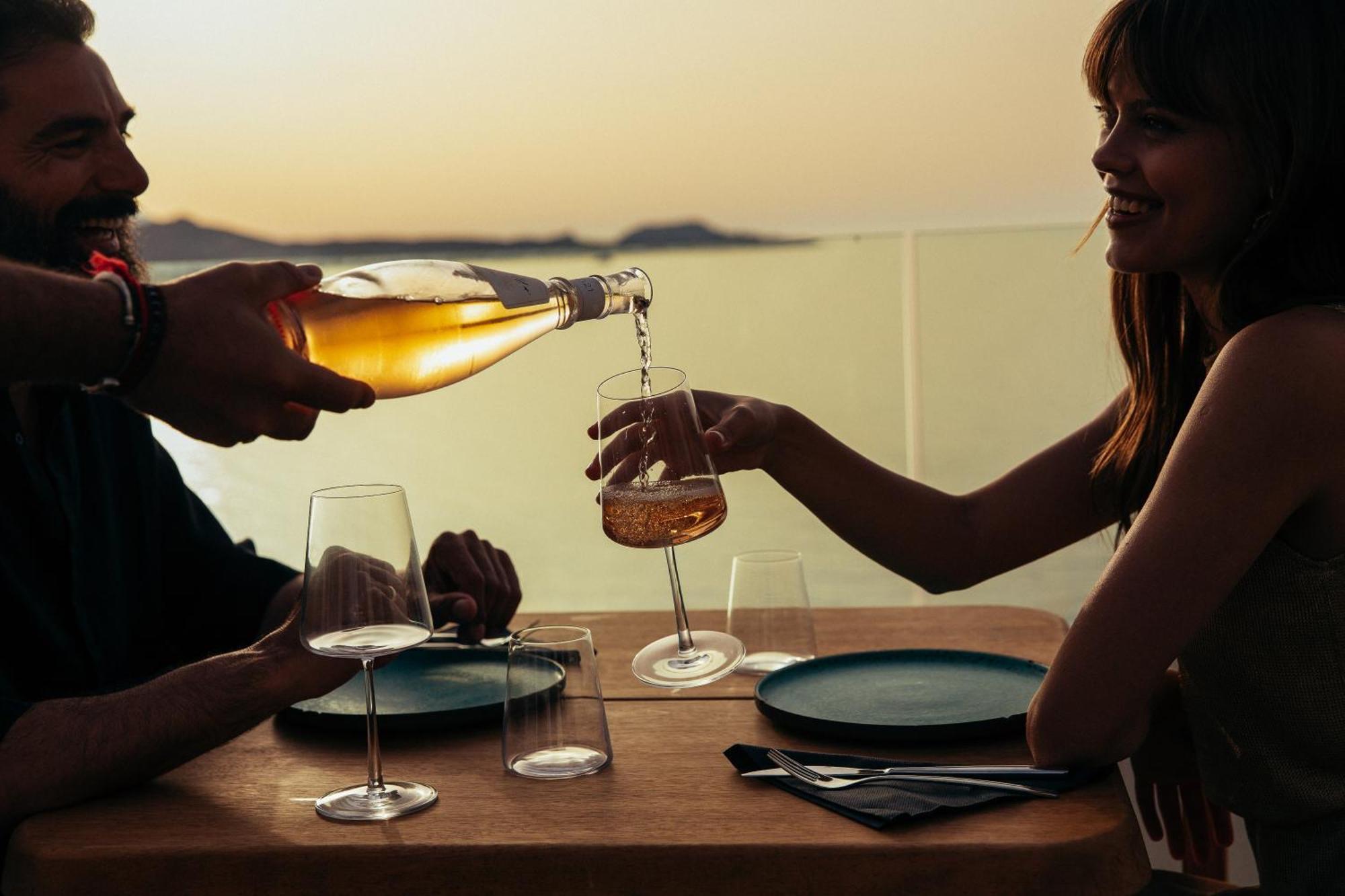 Domes White Coast Milos, Adults Only - Small Luxury Hotels Of The World Mytakas Bagian luar foto