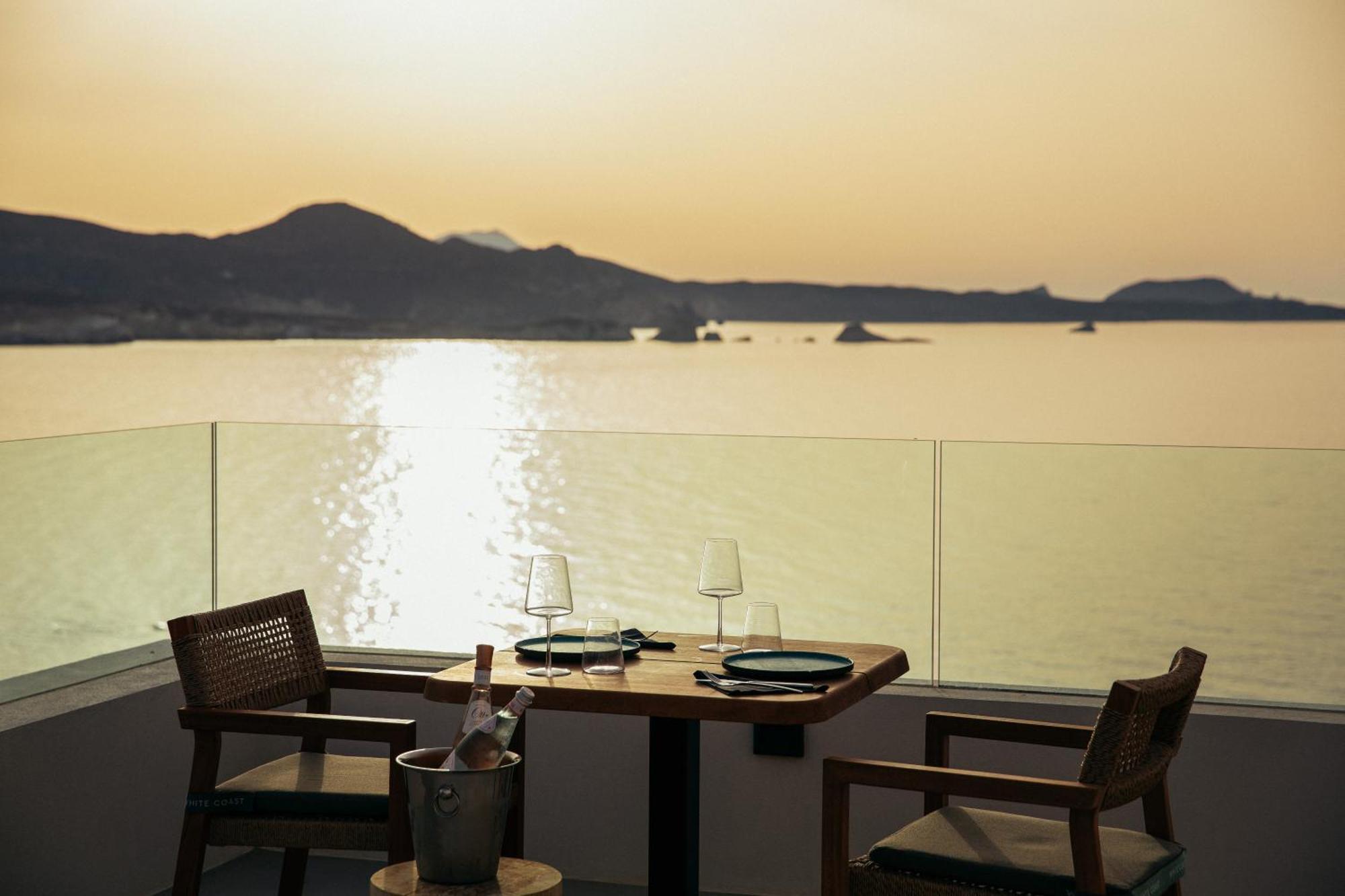 Domes White Coast Milos, Adults Only - Small Luxury Hotels Of The World Mytakas Bagian luar foto